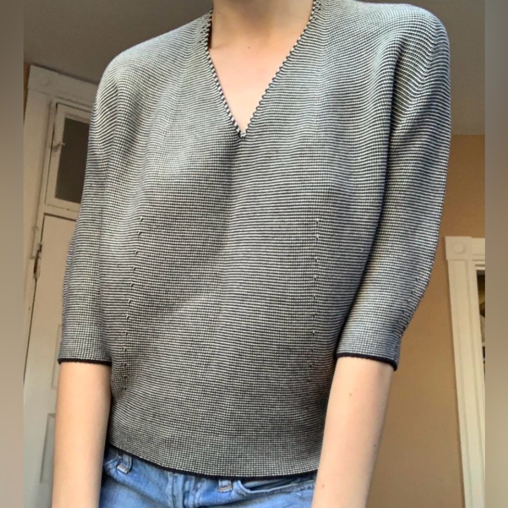 Uniqlo Gray V-Neck Sweater for Women